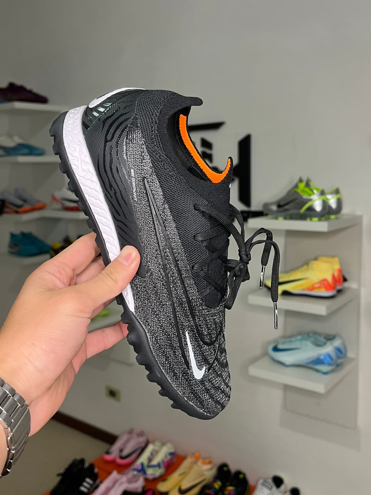 Chuteira Nike Phantom GX Elite Society (PRONTA ENTREGA)