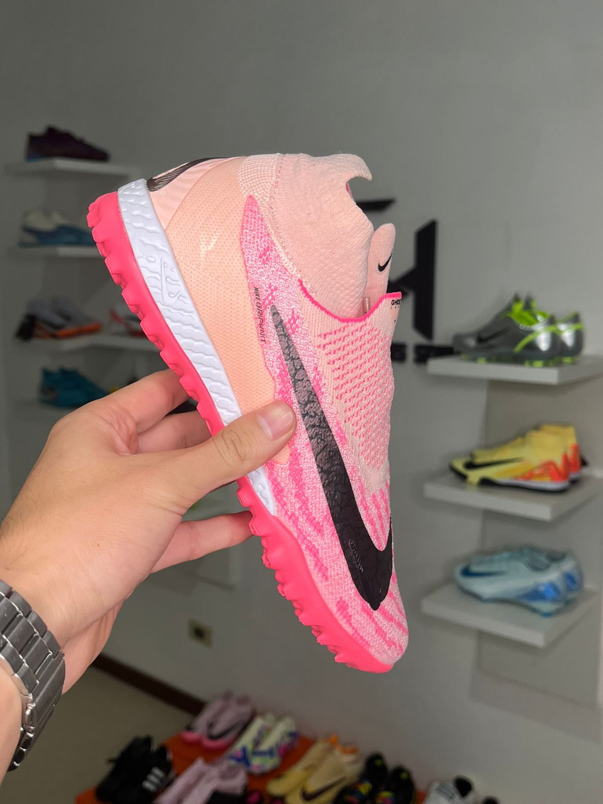 Chuteira Nike Phantom GX Elite Society (PRONTA ENTREGA)