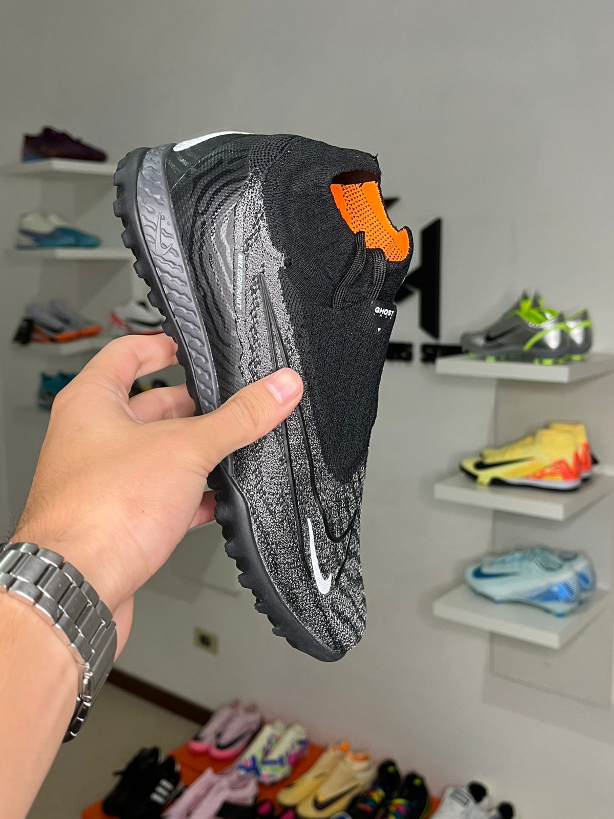 Chuteira Nike Phantom GX Elite Society (PRONTA ENTREGA)