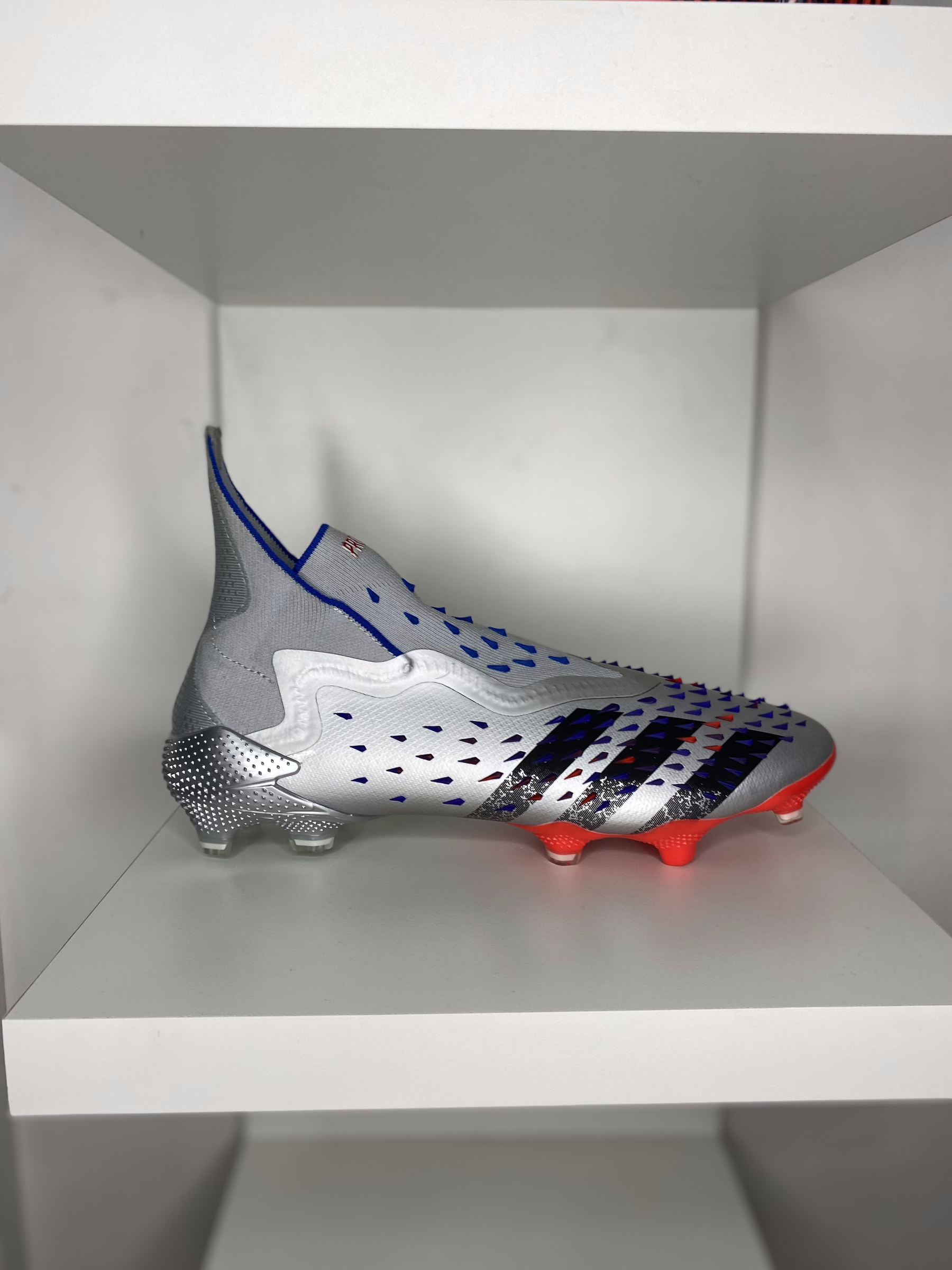 Chuteira Adidas Predator Freak+ Campo - Prata (Pronta Entrega)