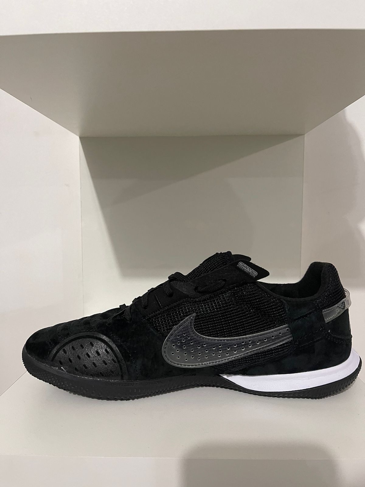 Chuteira Nike StreetGato Futsal - Preto com Branco (Pronta Entrega)