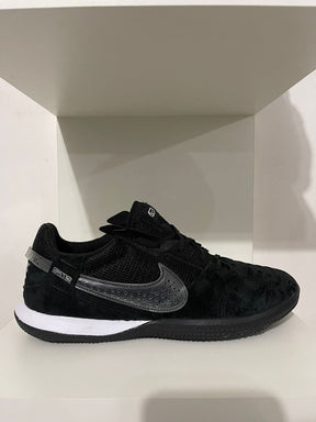 Chuteira Nike StreetGato Futsal - Preto com Branco (Pronta Entrega)