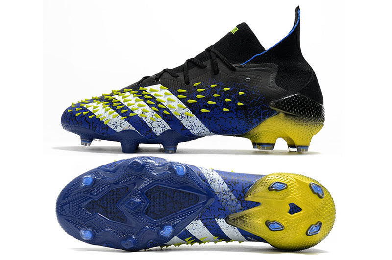 Chuteira Adidas Predator Freak+ 1. Campo