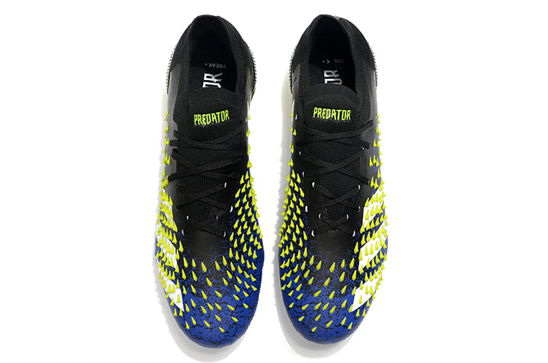 Chuteira Adidas Predator Freak+ Low 1. Campo