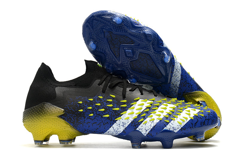 Chuteira Adidas Predator Freak+ Low 1. Campo