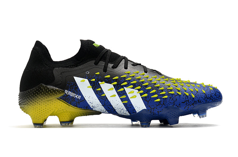 Chuteira Adidas Predator Freak+ Low 1. Campo