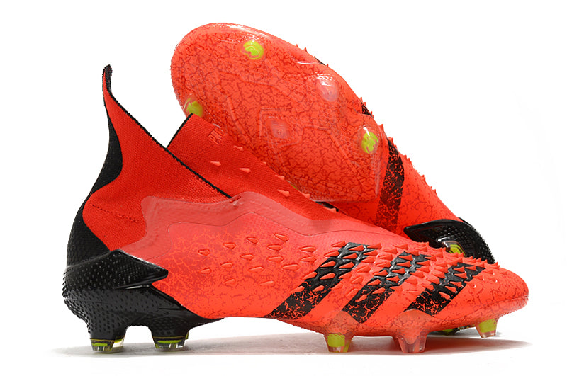 Chuteira Adidas Predator Freak+ Campo