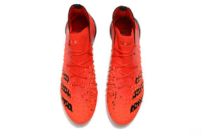 Chuteira Adidas Predator Freak+ 1. Campo