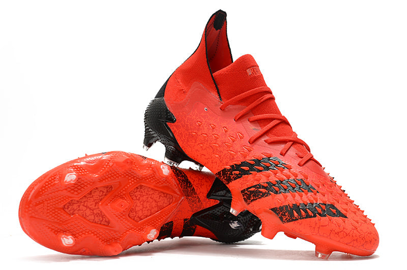 Chuteira Adidas Predator Freak+ 1. Campo