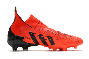 Chuteira Adidas Predator Freak+ 1. Campo