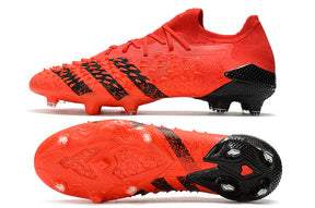 Chuteira Adidas Predator Freak+ Low 1. Campo