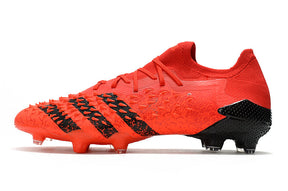 Chuteira Adidas Predator Freak+ Low 1. Campo