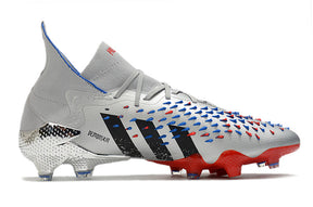 Chuteira Adidas Predator Freak+ 1. Campo