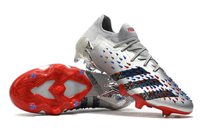 Chuteira Adidas Predator Freak+ Low 1. Campo