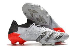 Chuteira Adidas Predator Freak+ Low .1 Campo