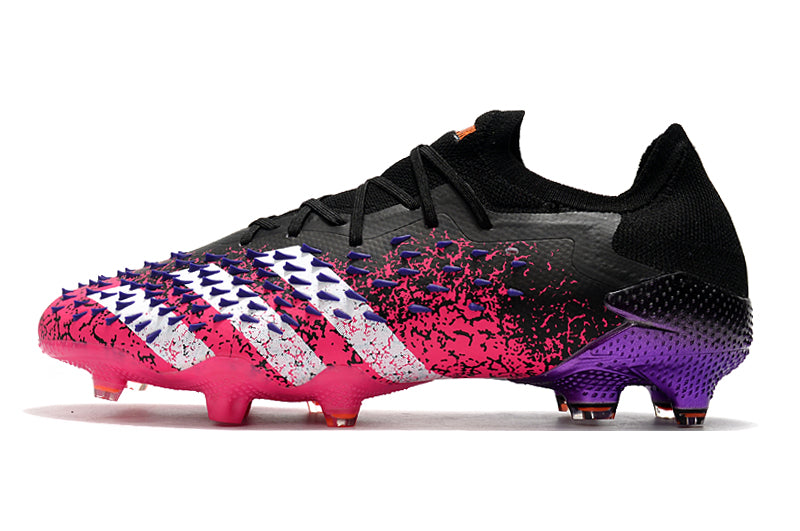 Chuteira Adidas Predator Freak+ Low 1. Campo