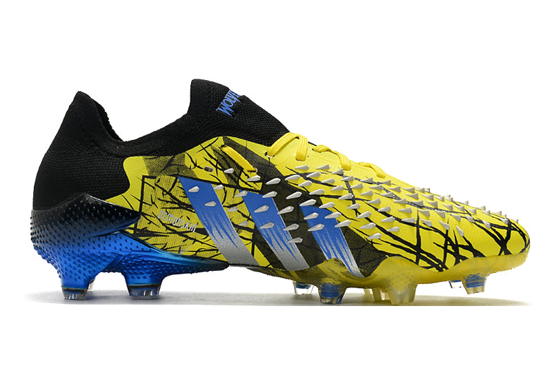 Chuteira Adidas Predator Freak+ Low 1. Campo